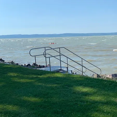 Sinus Premium Vizparti Studioapartman 4* Siófok
